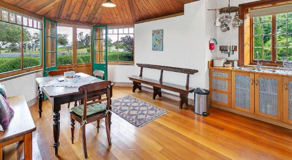 Blackwood Park Cottages image 5
